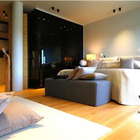 11 Bedroom Villa with Outdoor Pool and Indoor Penthouse Pool near Pula, sleeps 22-26